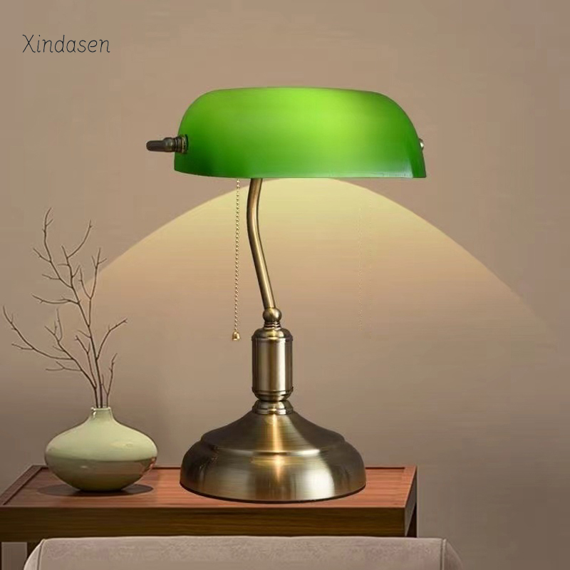 Vintage Led Table Lamp Banker' - огляд і ціна Desk Setup Vintage