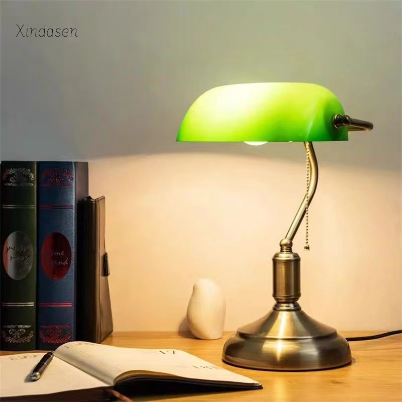 Vintage Led Table Lamp Banker' - огляд і ціна Desk Setup Vintage