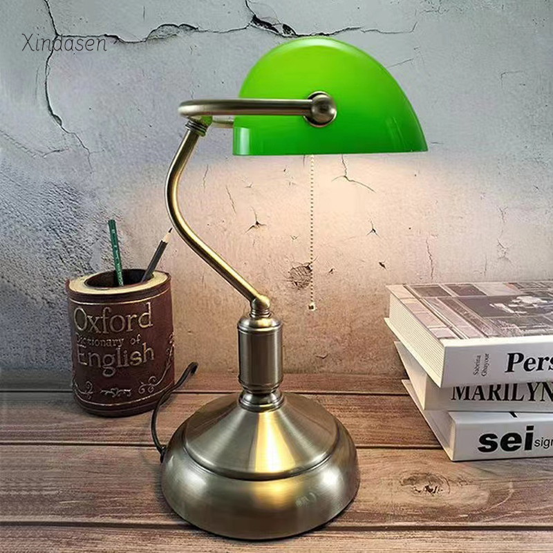 Vintage Led Table Lamp Banker' - огляд і ціна Desk Setup Vintage