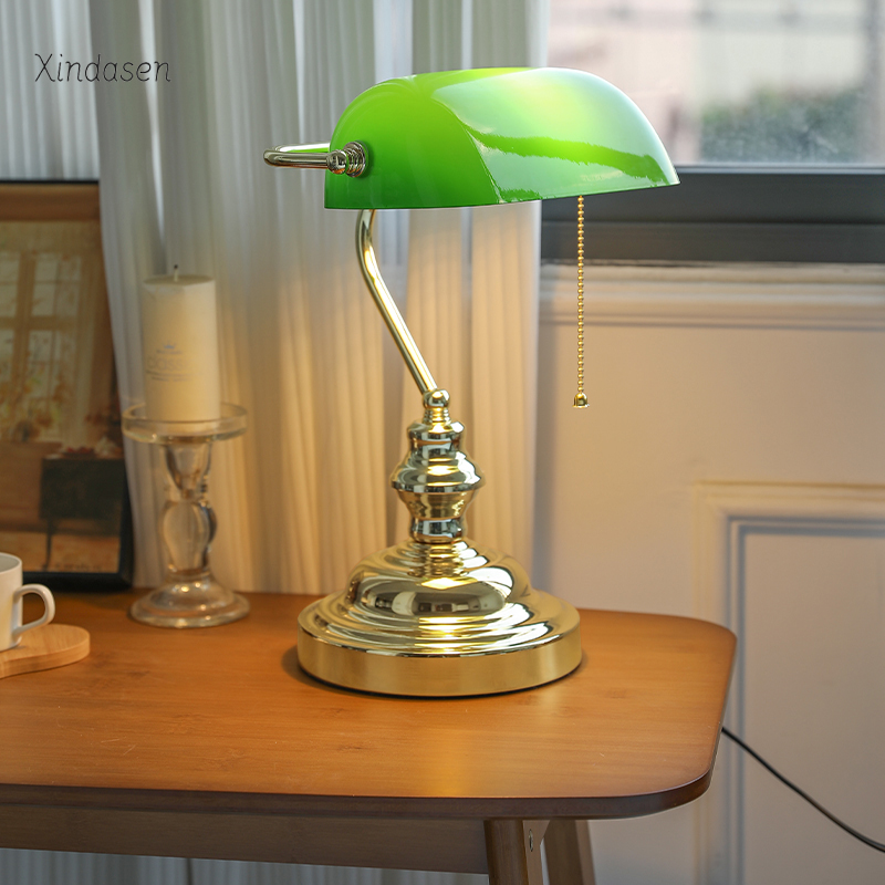Vintage Led Table Lamp Banker' - огляд і ціна Desk Setup Vintage