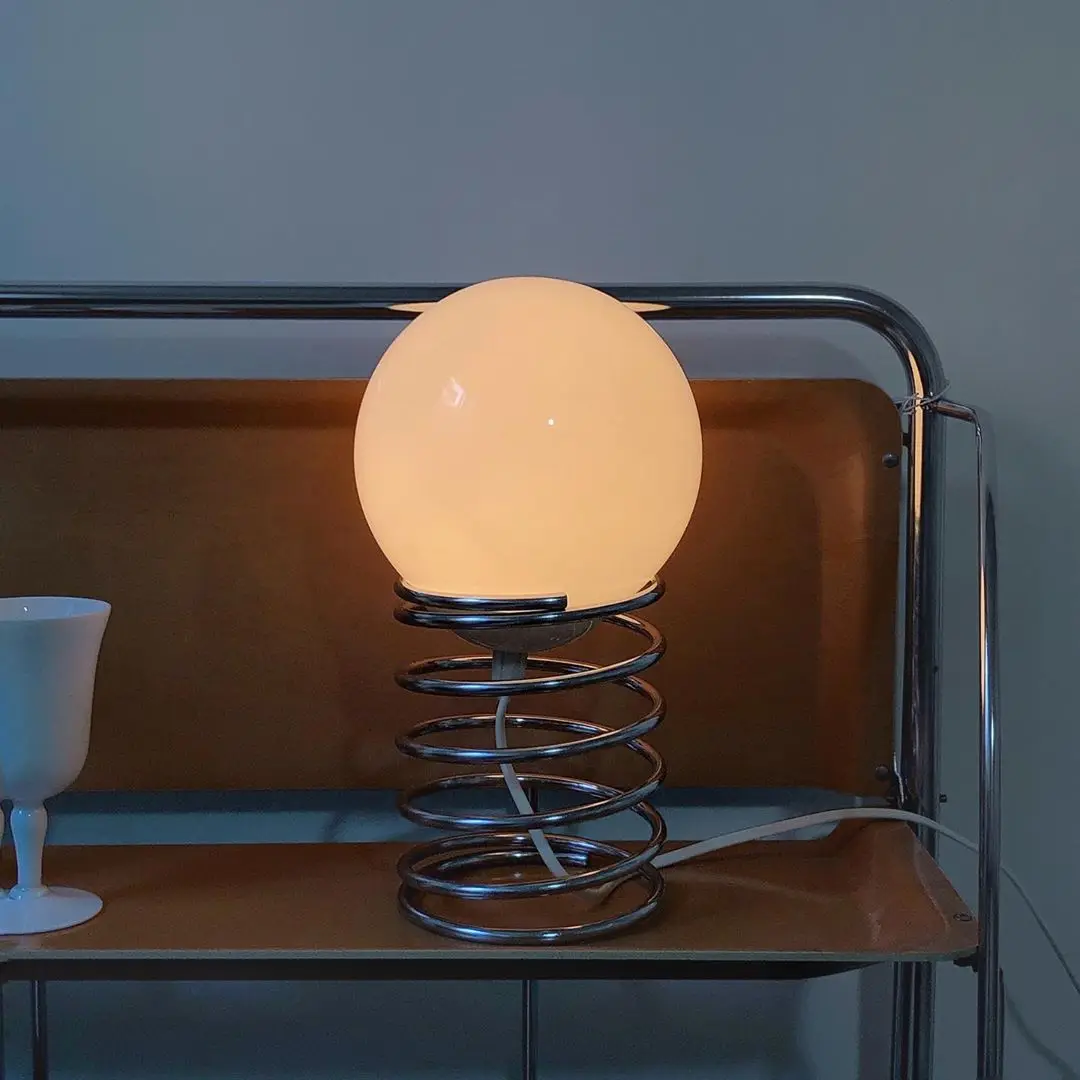 Bauhaus Spring Glass Table Lam - огляд і ціна Desk Setup Vintage
